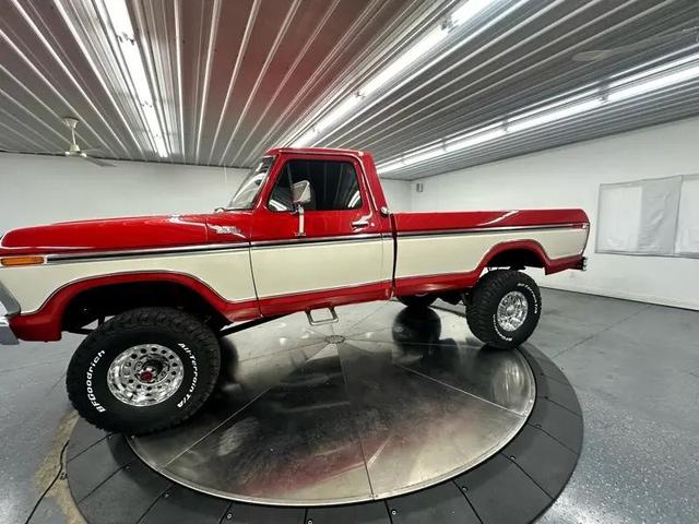 Photo of 1976 Red Ford F-250