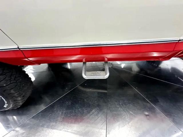 Photo of 1976 Red Ford F-250