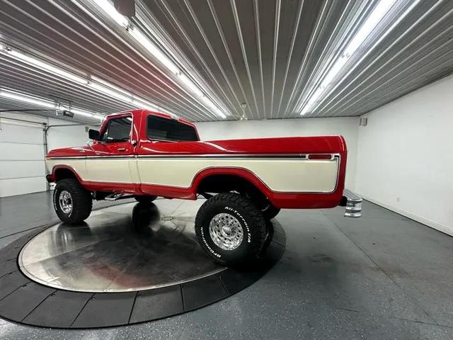 Photo of 1976 Red Ford F-250