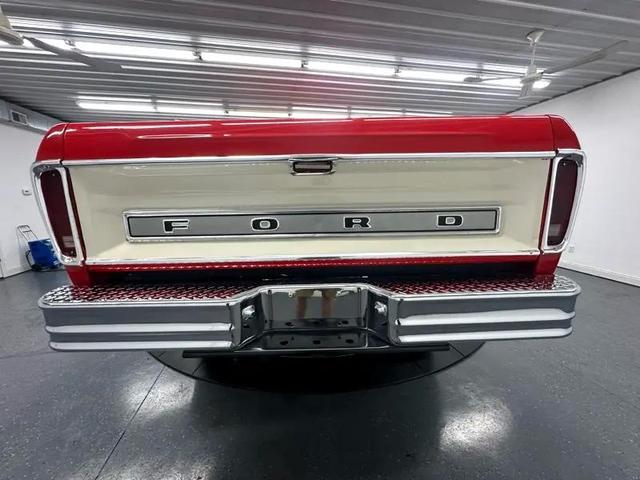 Photo of 1976 Red Ford F-250