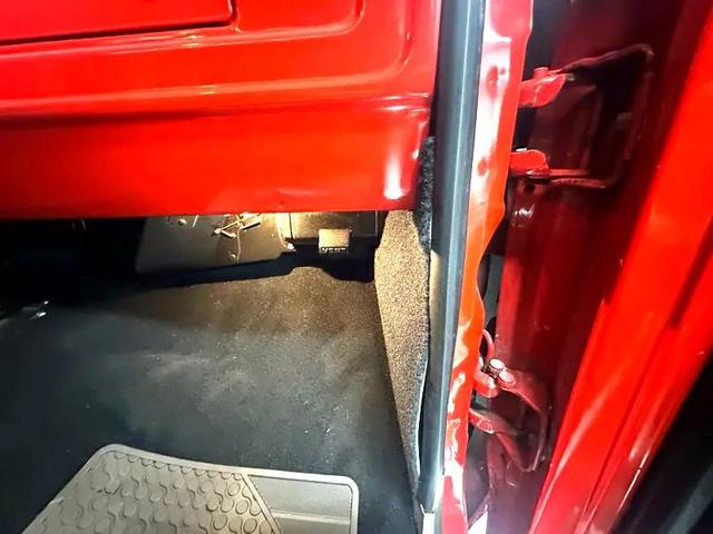 Photo of 1976 Red Ford F-250