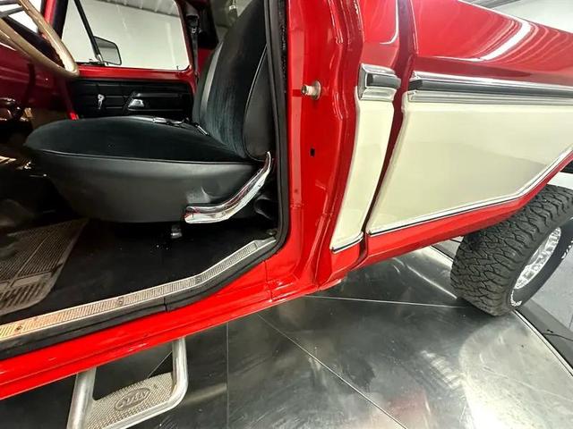 Photo of 1976 Red Ford F-250