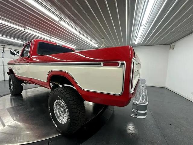 Photo of 1976 Red Ford F-250