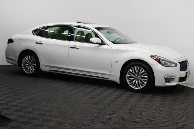 Photo of 2015 Moonlight White INFINITI Q70L