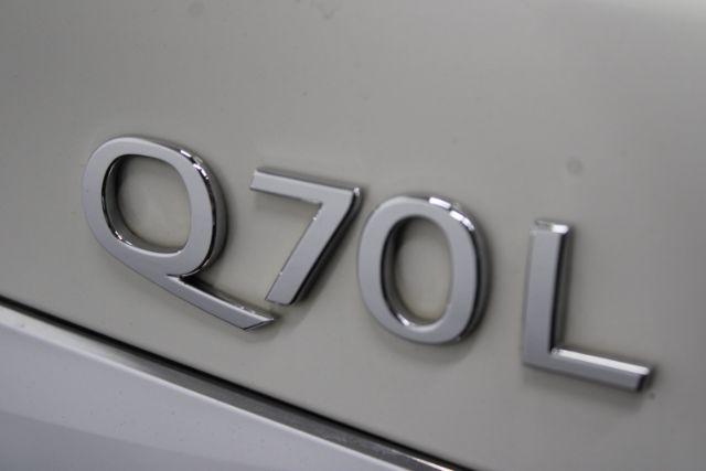 Photo of 2015 Moonlight White INFINITI Q70L