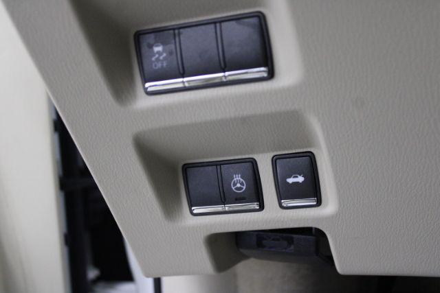 Photo of 2015 Moonlight White INFINITI Q70L