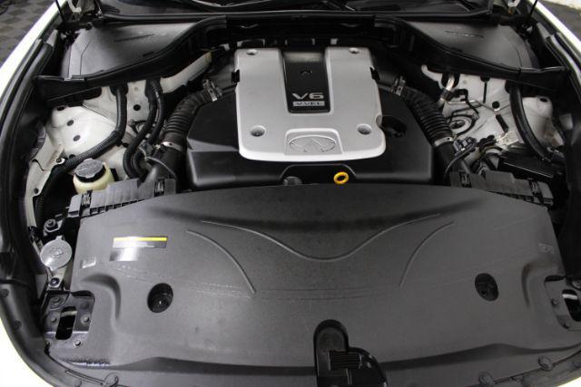Photo of 2015 Moonlight White INFINITI Q70L