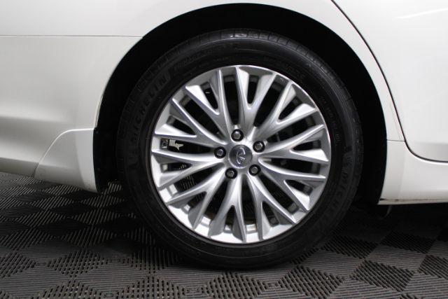 Photo of 2015 Moonlight White INFINITI Q70L
