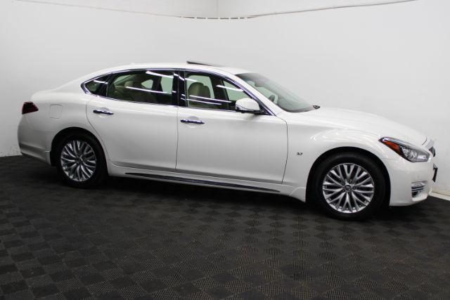 Photo of 2015 Moonlight White INFINITI Q70L