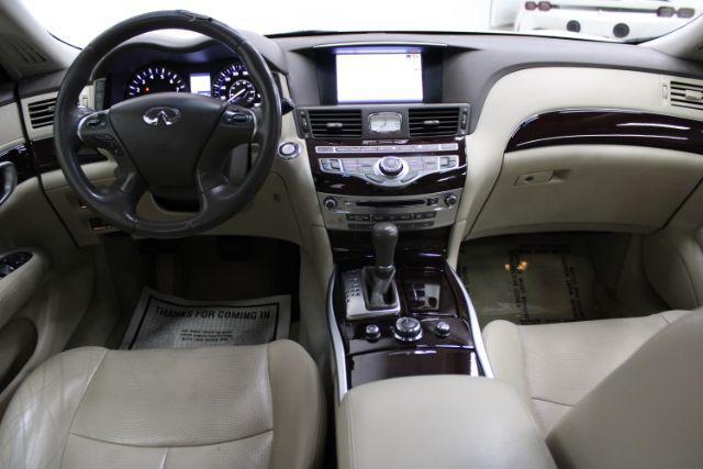 Photo of 2015 Moonlight White INFINITI Q70L