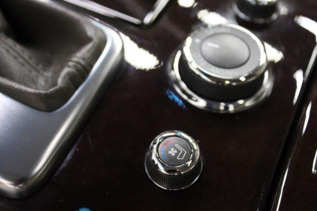 Photo of 2015 Moonlight White INFINITI Q70L