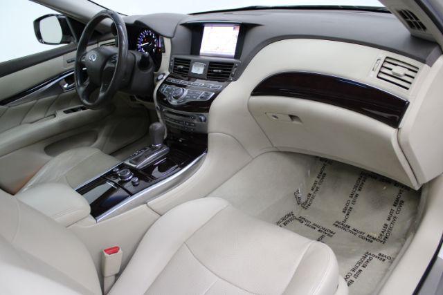 Photo of 2015 Moonlight White INFINITI Q70L