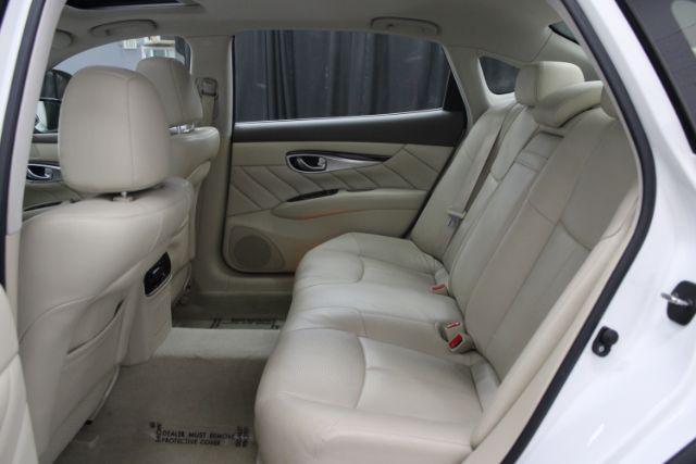 Photo of 2015 Moonlight White INFINITI Q70L