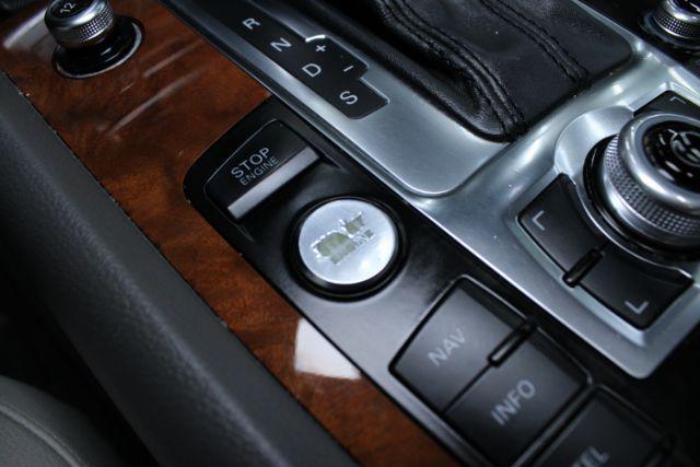 Photo of 2014 Atlantis Blue Metallic Audi Q7