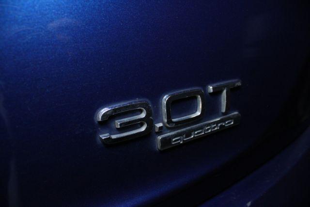 Photo of 2014 Atlantis Blue Metallic Audi Q7