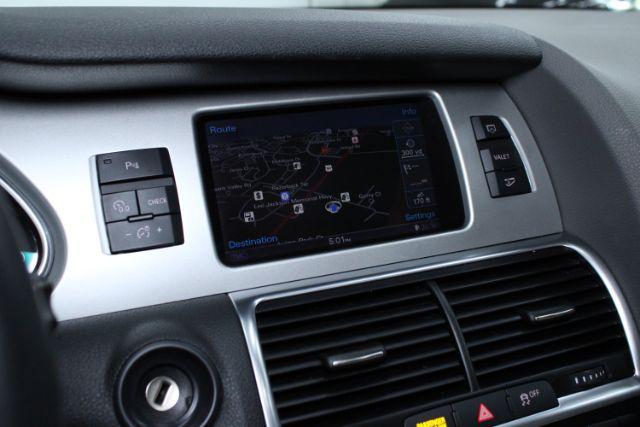 Photo of 2014 Atlantis Blue Metallic Audi Q7