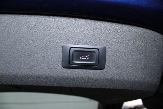Photo of 2014 Atlantis Blue Metallic Audi Q7
