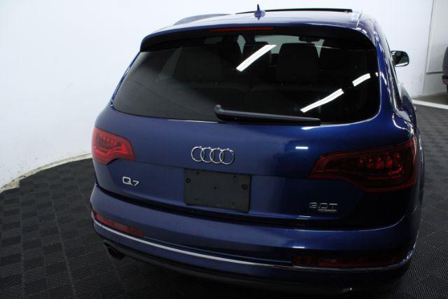 Photo of 2014 Atlantis Blue Metallic Audi Q7
