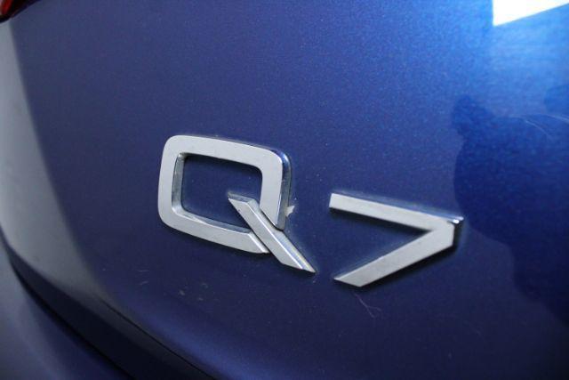 Photo of 2014 Atlantis Blue Metallic Audi Q7