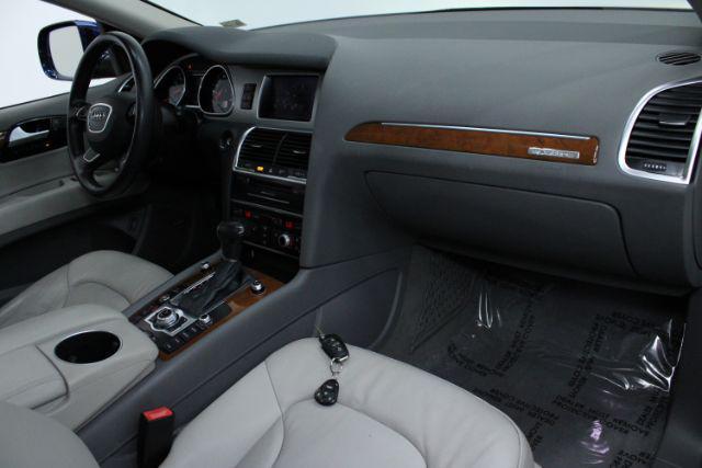 Photo of 2014 Atlantis Blue Metallic Audi Q7