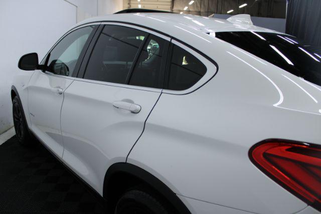 Photo of 2016 Mineral White Metallic BMW X4