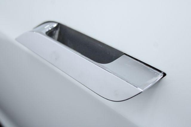 Photo of 2016 Pearl White Multi-Coat Tesla Model S