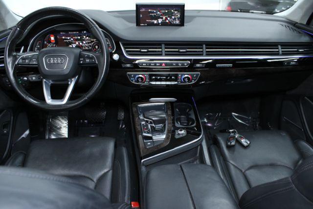 Photo of 2017 Night Black Audi Q7