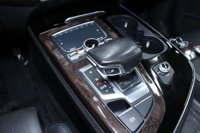 Photo of 2017 Night Black Audi Q7