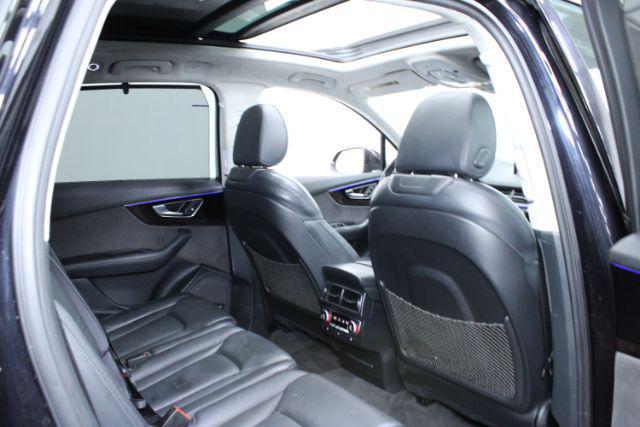 Photo of 2017 Night Black Audi Q7