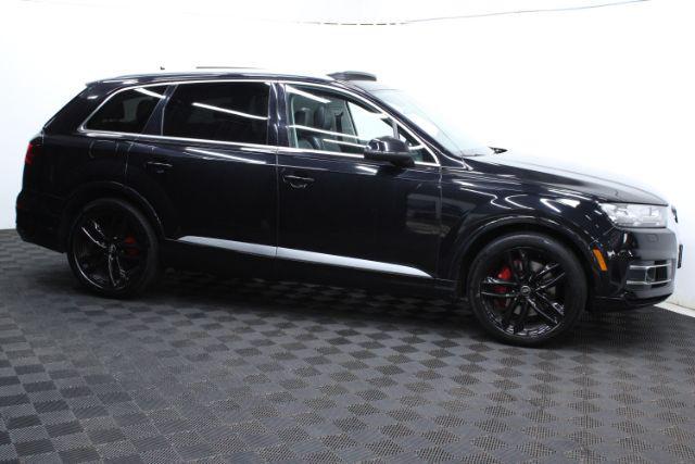 Photo of 2017 Night Black Audi Q7