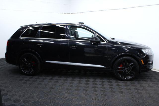 Photo of 2017 Night Black Audi Q7