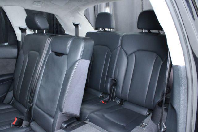 Photo of 2017 Night Black Audi Q7