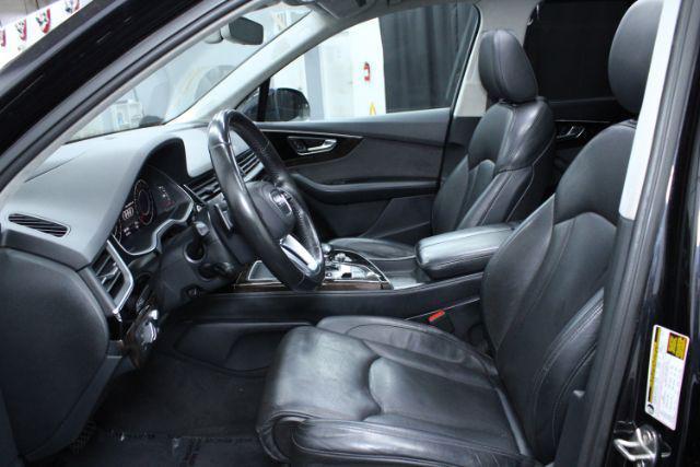 Photo of 2017 Night Black Audi Q7