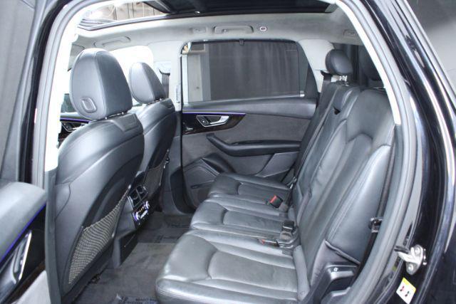 Photo of 2017 Night Black Audi Q7