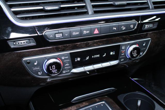 Photo of 2017 Night Black Audi Q7