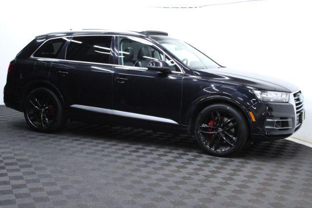 Photo of 2017 Night Black Audi Q7