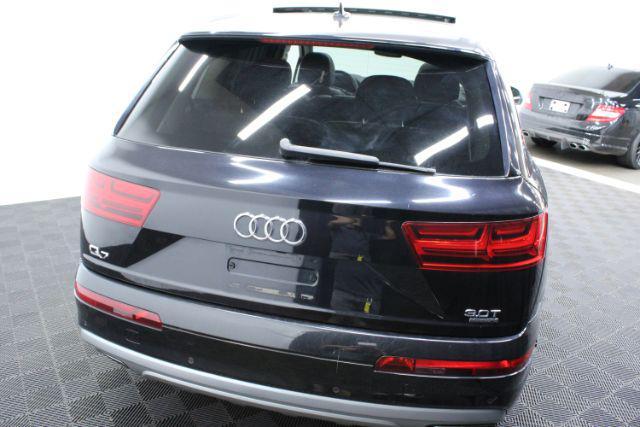Photo of 2017 Night Black Audi Q7