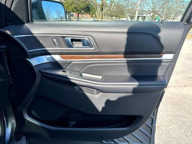Photo of 2018 Gray Ford Explorer