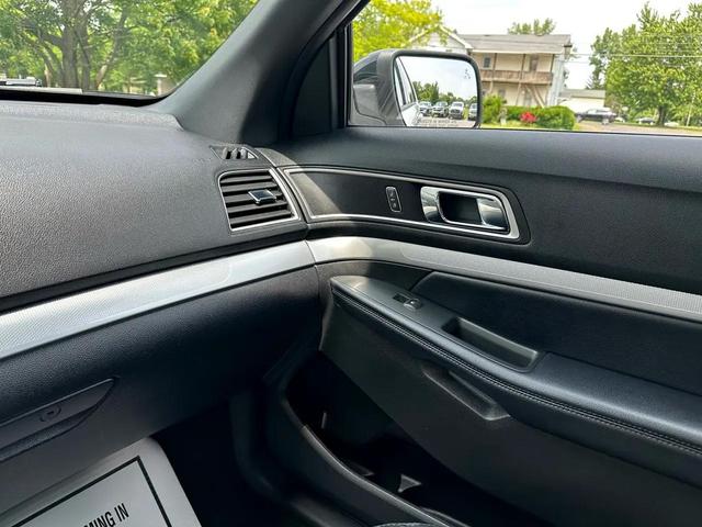 Photo of 2017 White Ford Explorer