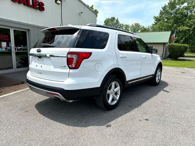 Photo of 2017 White Ford Explorer