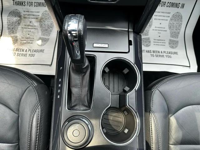 Photo of 2017 White Ford Explorer