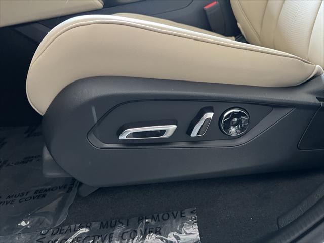 Photo of 2025 Platinum White Pearl Acura MDX