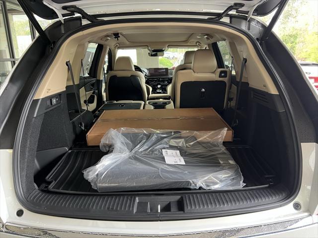 Photo of 2025 Platinum White Pearl Acura MDX