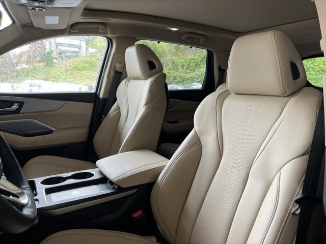 Photo of 2025 Platinum White Pearl Acura MDX
