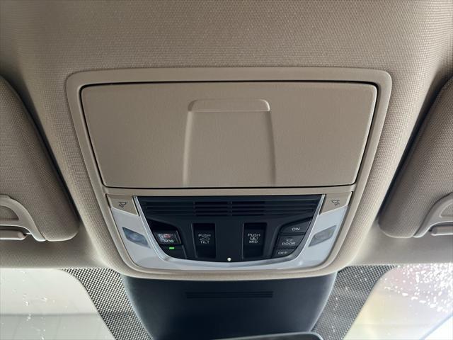 Photo of 2025 Platinum White Pearl Acura MDX