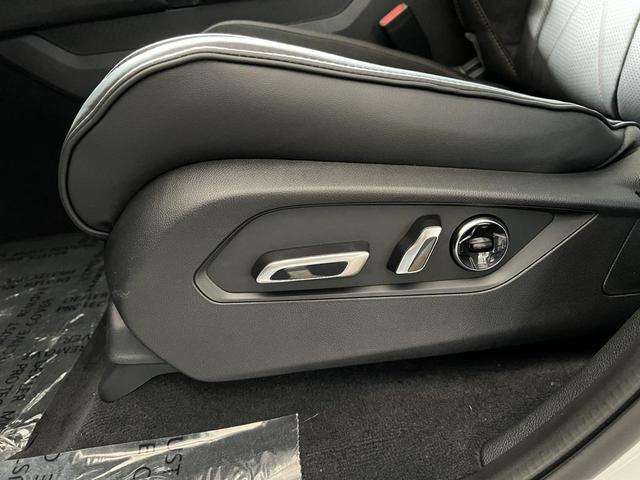 Photo of 2026 Platinum White Pearl Acura MDX