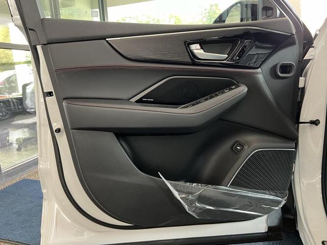 Photo of 2026 Platinum White Pearl Acura MDX
