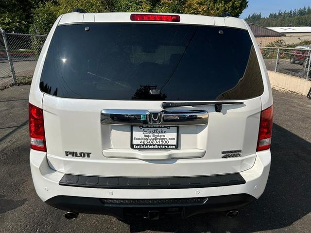 Photo of 2013 White Diamond Pearl Honda Pilot