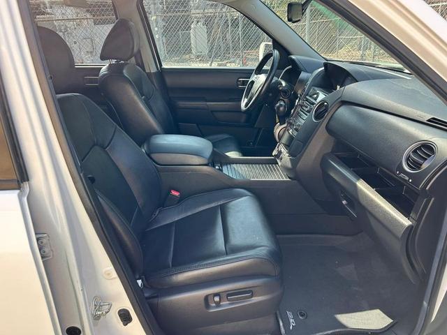 Photo of 2013 White Diamond Pearl Honda Pilot