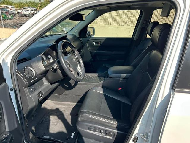 Photo of 2013 White Diamond Pearl Honda Pilot